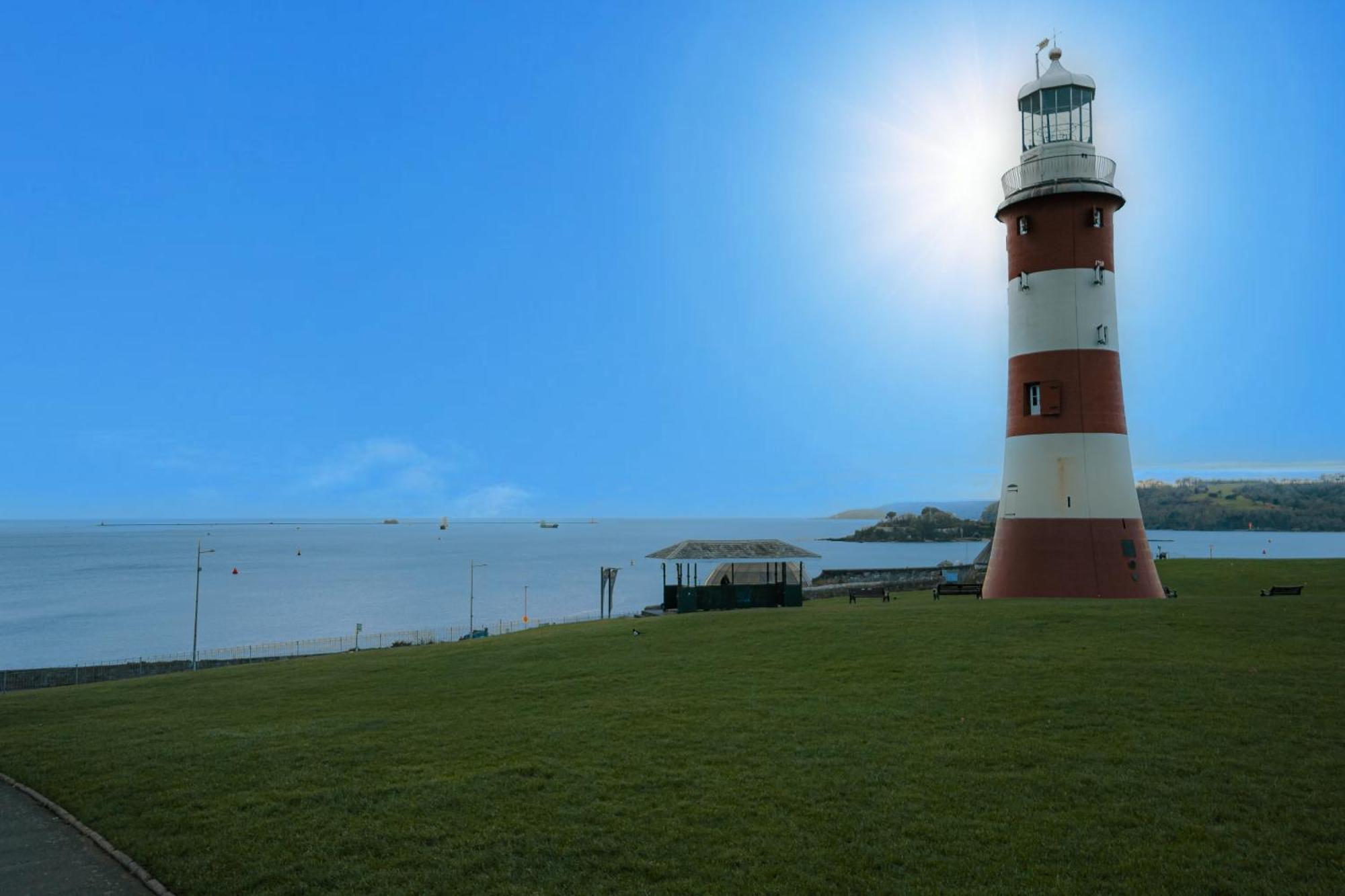 Super Duplex With Free Parking Apartment Plymouth Bagian luar foto