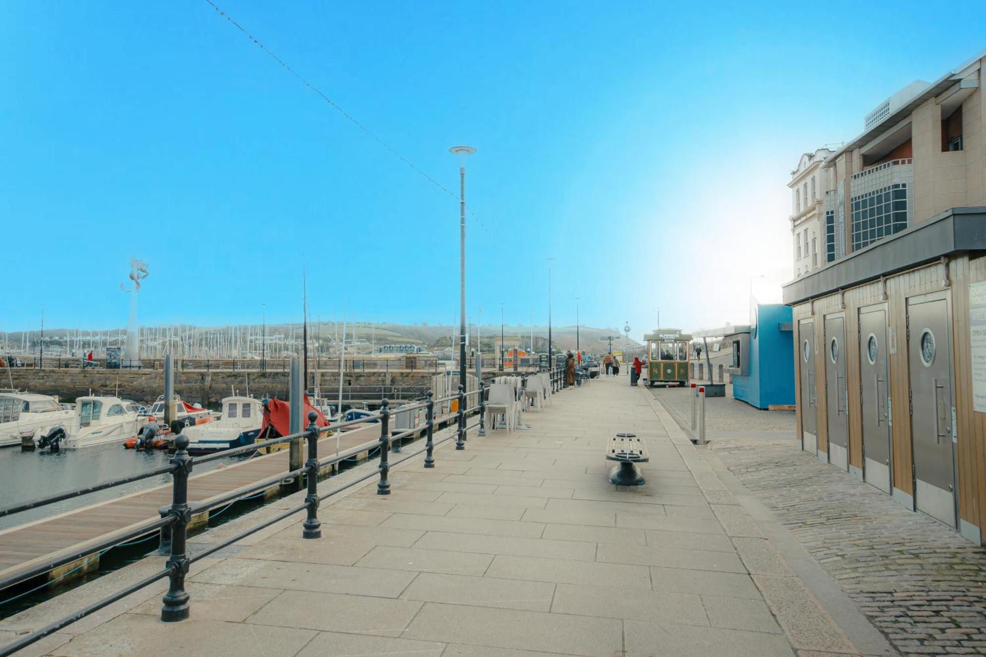 Super Duplex With Free Parking Apartment Plymouth Bagian luar foto